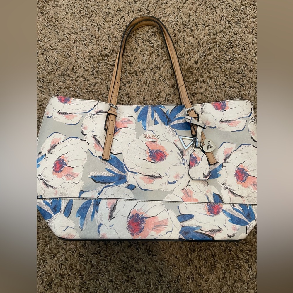 Guess tote